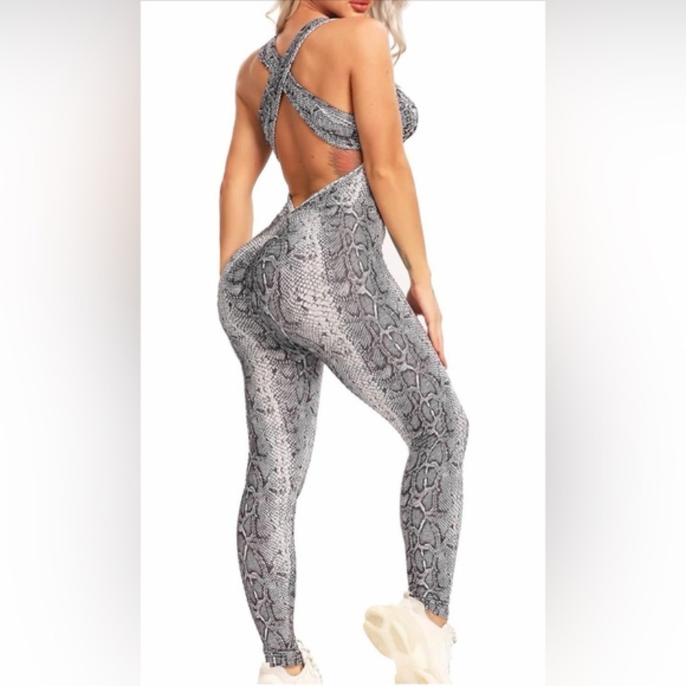 KIWI RATA Snakeskin Backless Scrunch Butt Jumpsuit Women’s Workout Romper